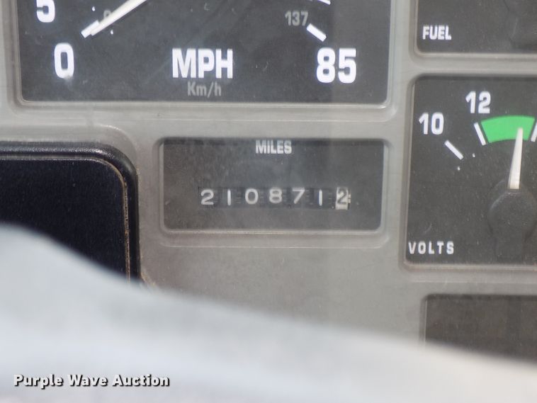 image for item DG2640 1996 International 4900  dump truck