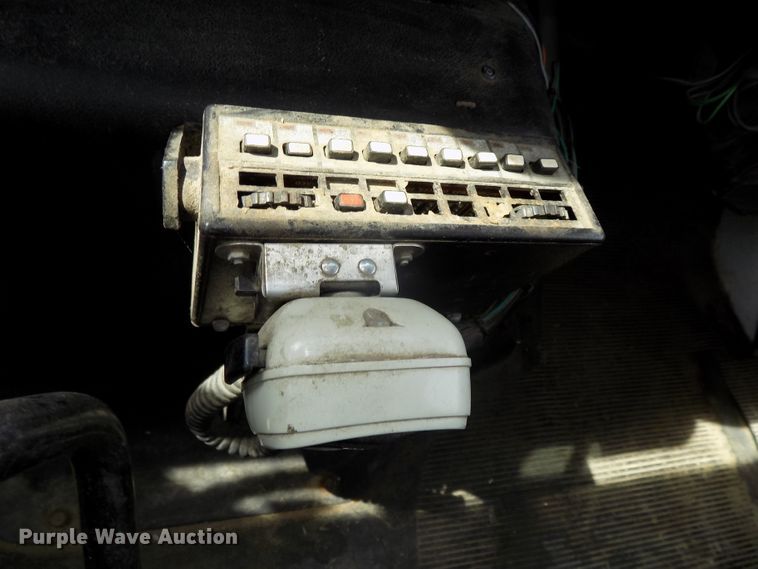 image for item DG2640 1996 International 4900  dump truck