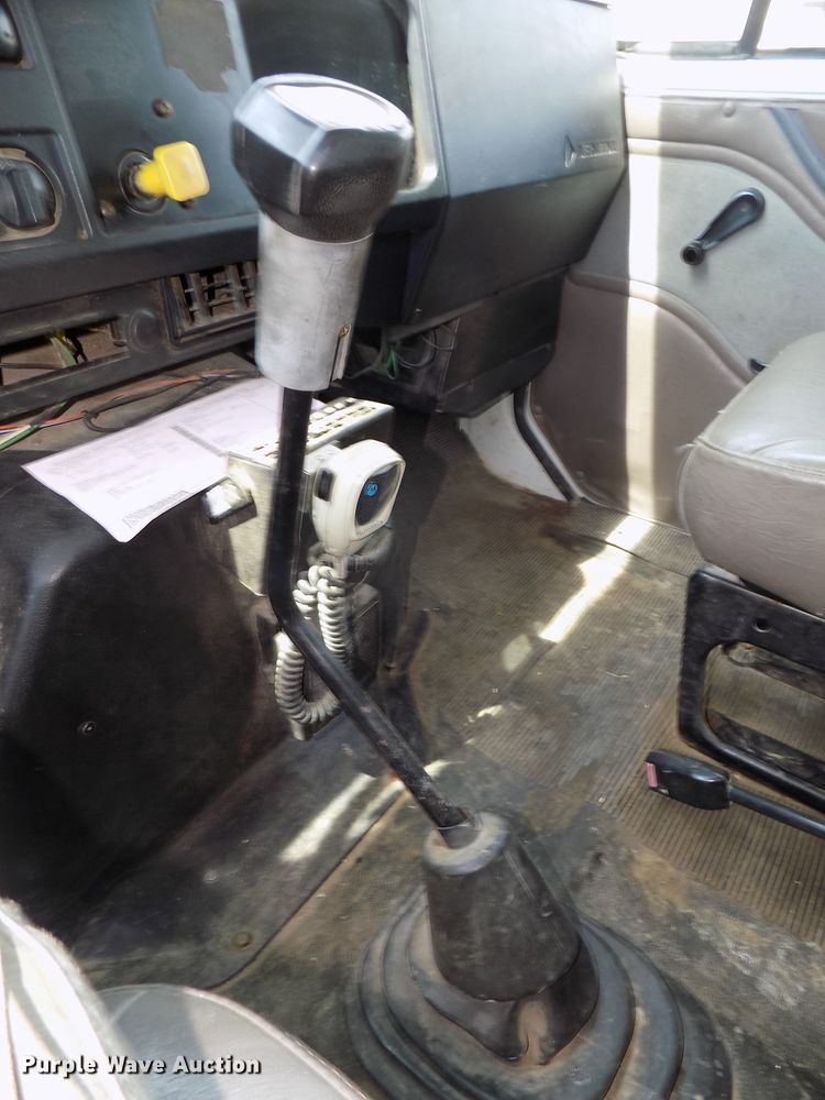 image for item DG2640 1996 International 4900  dump truck