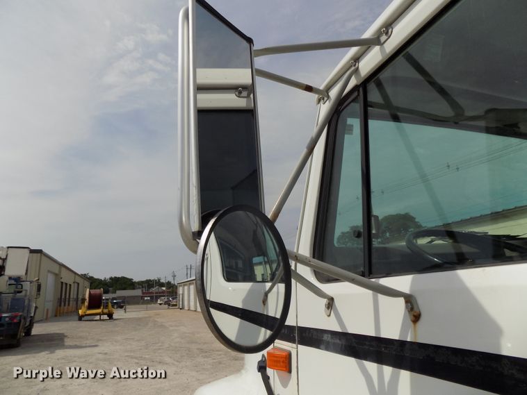 image for item DG2640 1996 International 4900  dump truck