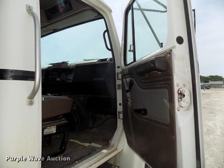 image for item DG2640 1996 International 4900  dump truck