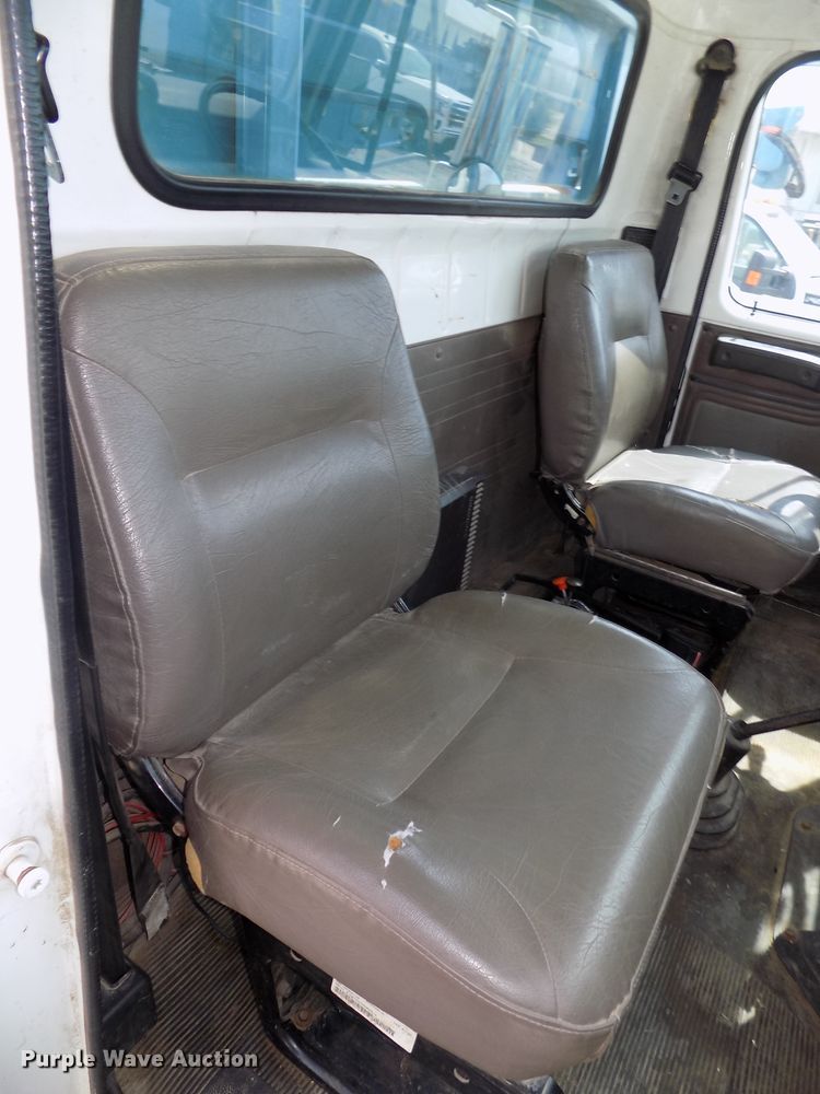 image for item DG2640 1996 International 4900  dump truck