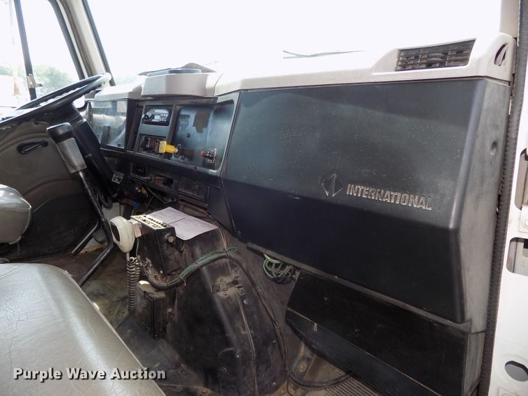 image for item DG2640 1996 International 4900  dump truck