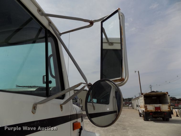 image for item DG2640 1996 International 4900  dump truck