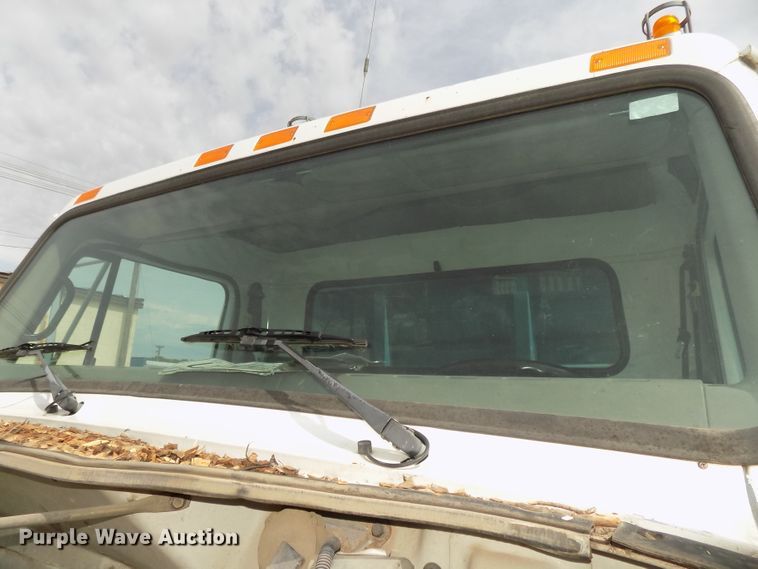 image for item DG2640 1996 International 4900  dump truck