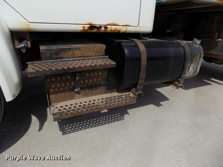 image for item DG2640 1996 International 4900  dump truck