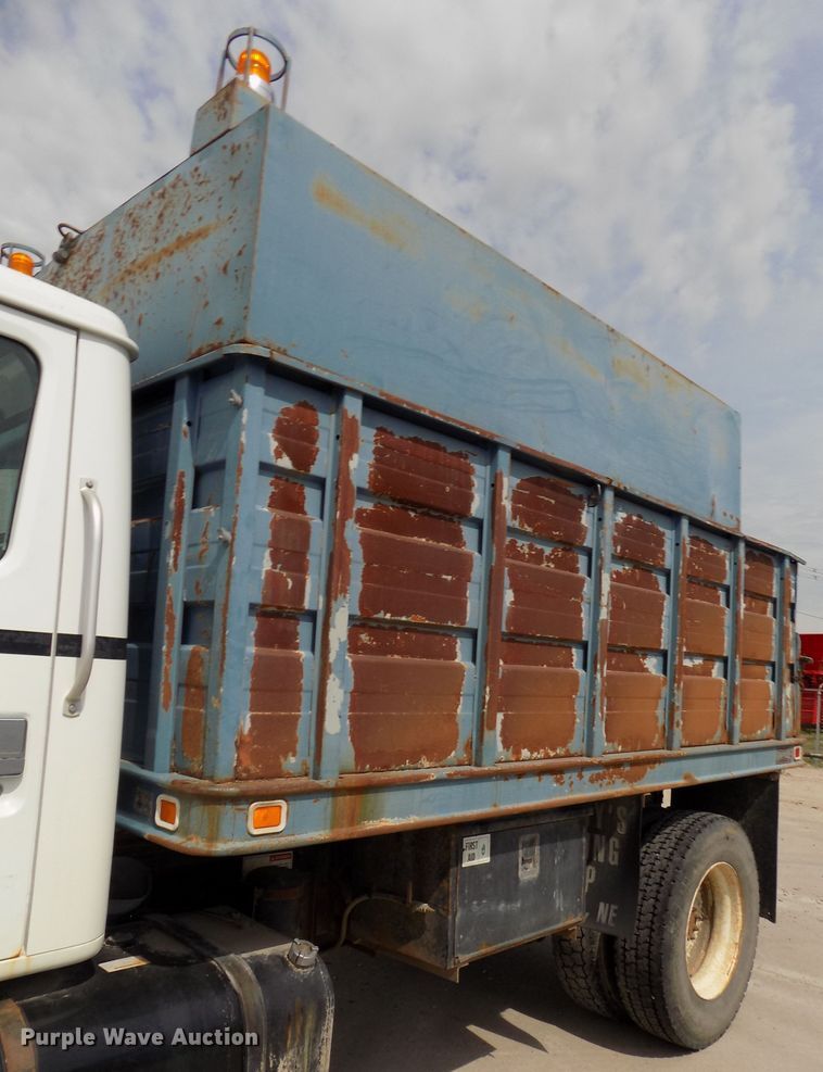 image for item DG2640 1996 International 4900  dump truck