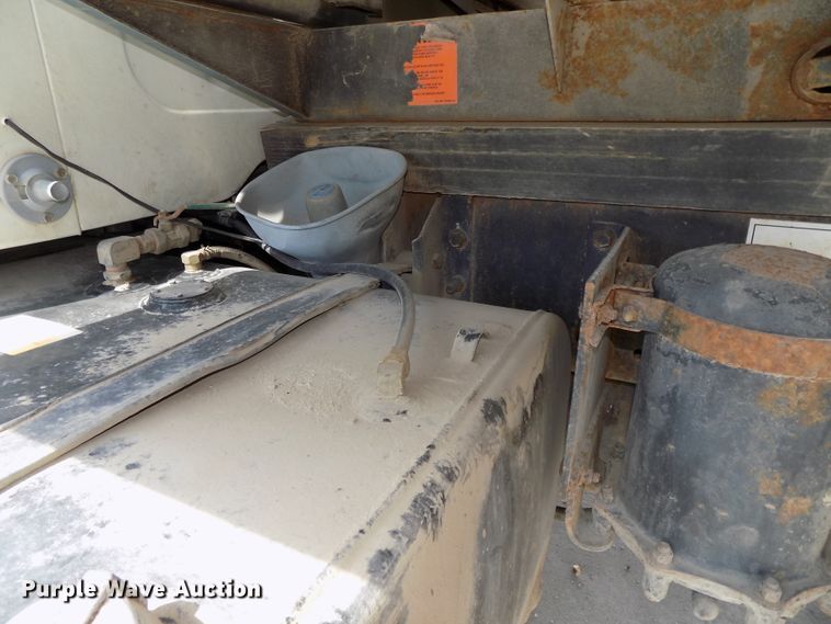 image for item DG2640 1996 International 4900  dump truck