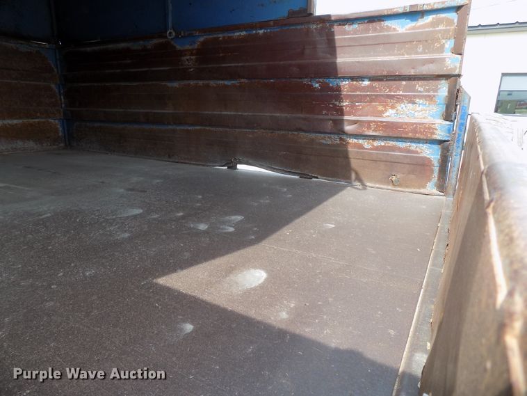 image for item DG2640 1996 International 4900  dump truck