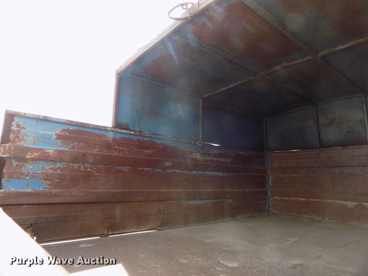 image for item DG2640 1996 International 4900  dump truck