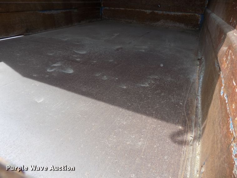 image for item DG2640 1996 International 4900  dump truck