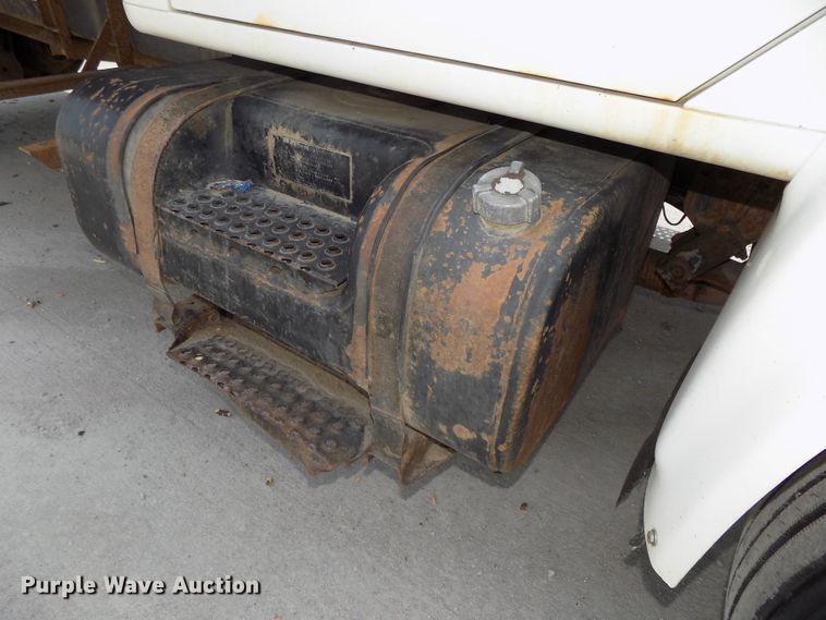 image for item DG2640 1996 International 4900  dump truck