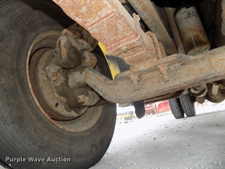 image for item DG2640 1996 International 4900  dump truck