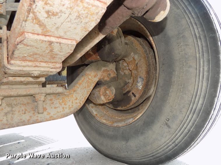 image for item DG2640 1996 International 4900  dump truck