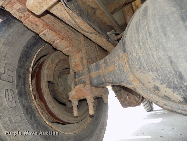 image for item DG2640 1996 International 4900  dump truck