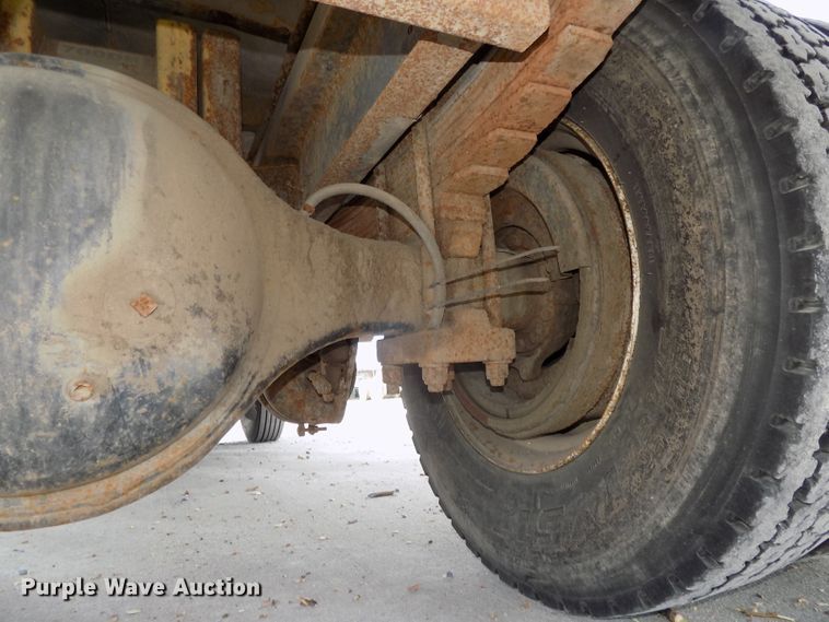 image for item DG2640 1996 International 4900  dump truck