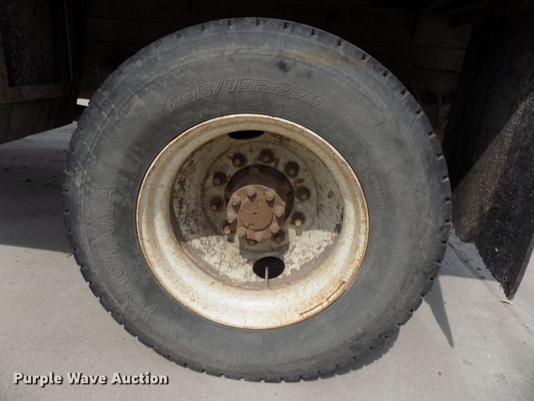 image for item DG2640 1996 International 4900  dump truck