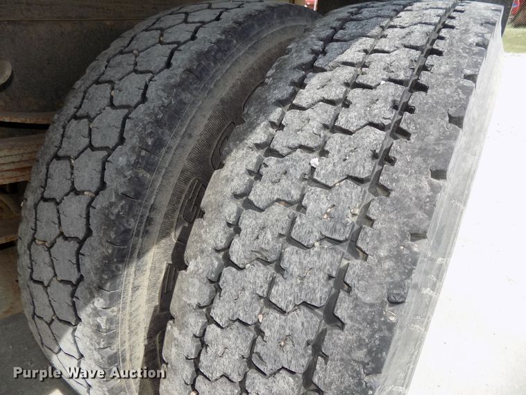 image for item DG2640 1996 International 4900  dump truck