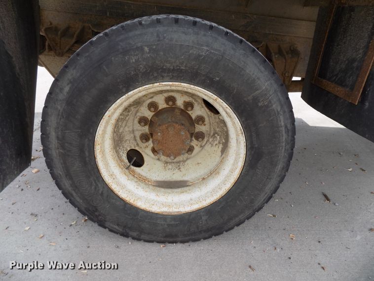 image for item DG2640 1996 International 4900  dump truck