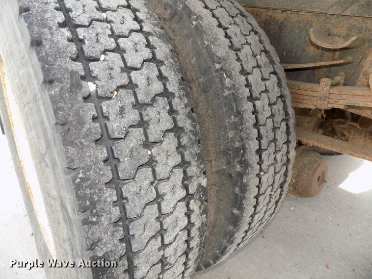 image for item DG2640 1996 International 4900  dump truck