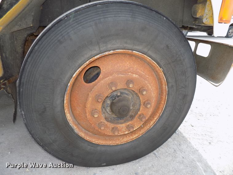 image for item DG2640 1996 International 4900  dump truck