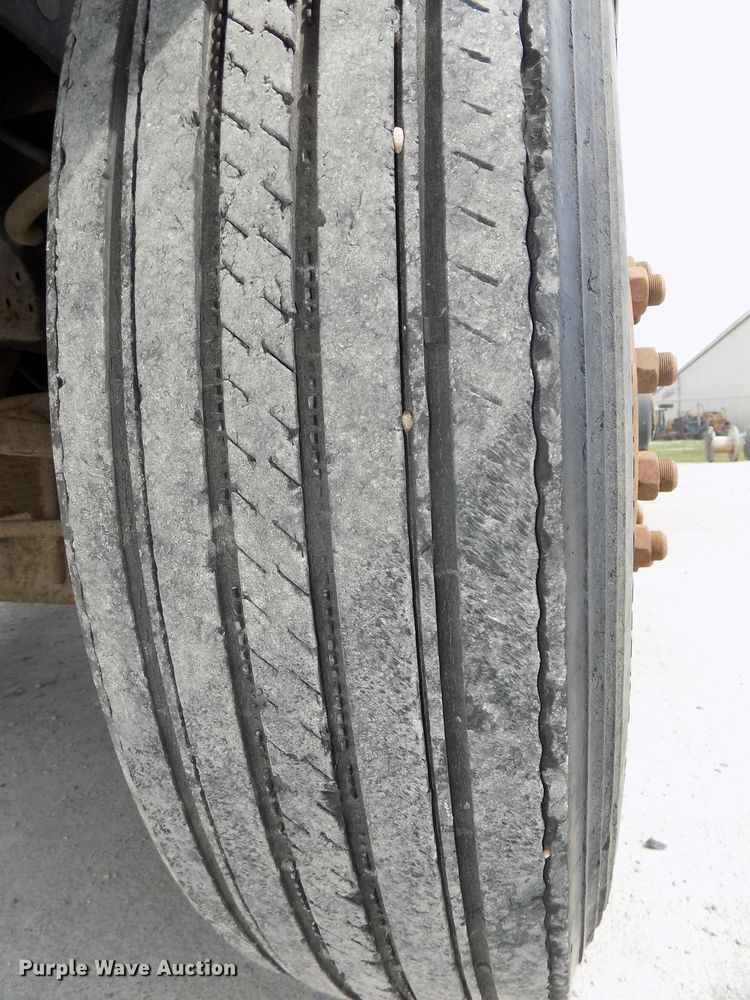 image for item DG2640 1996 International 4900  dump truck