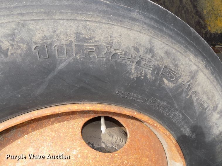 image for item DG2640 1996 International 4900  dump truck