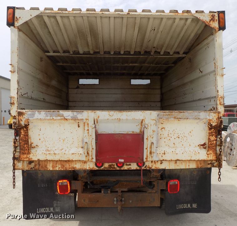 image for item DG2641 2004 Ford F550 Super Duty XL  dump truck