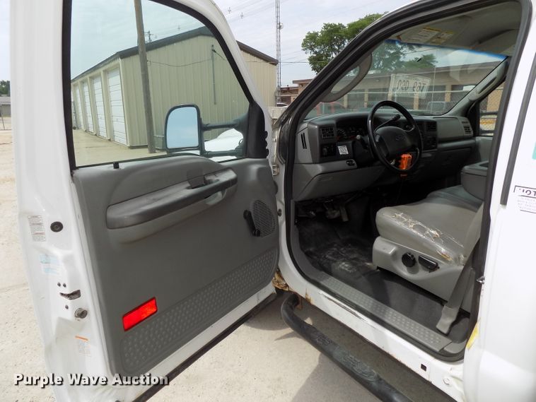 image for item DG2641 2004 Ford F550 Super Duty XL  dump truck