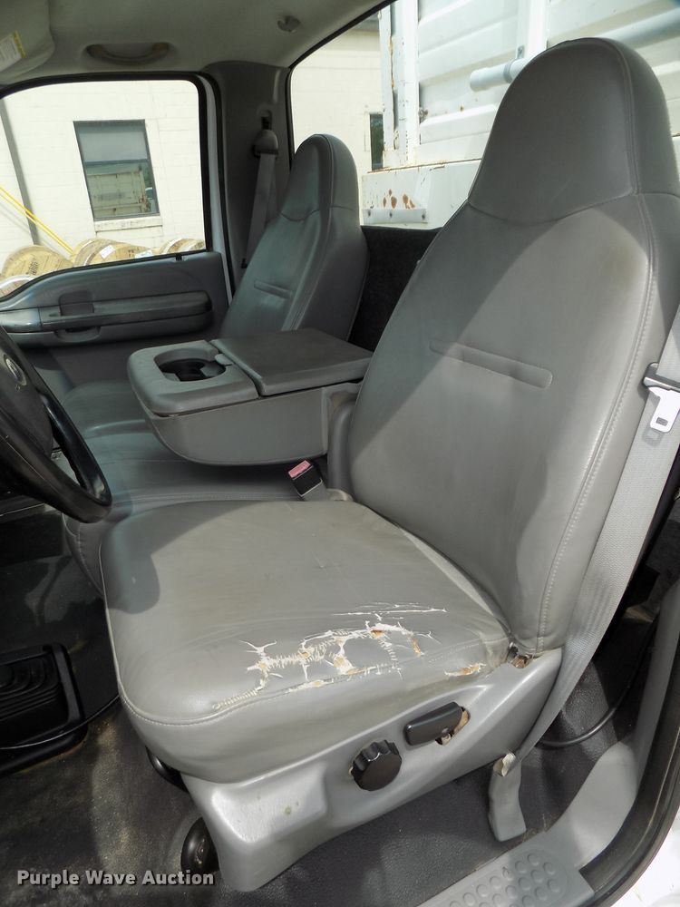 image for item DG2641 2004 Ford F550 Super Duty XL  dump truck