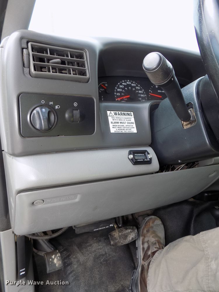 image for item DG2641 2004 Ford F550 Super Duty XL  dump truck