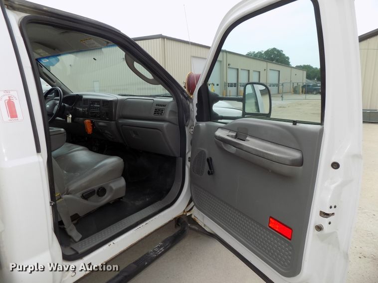 image for item DG2641 2004 Ford F550 Super Duty XL  dump truck