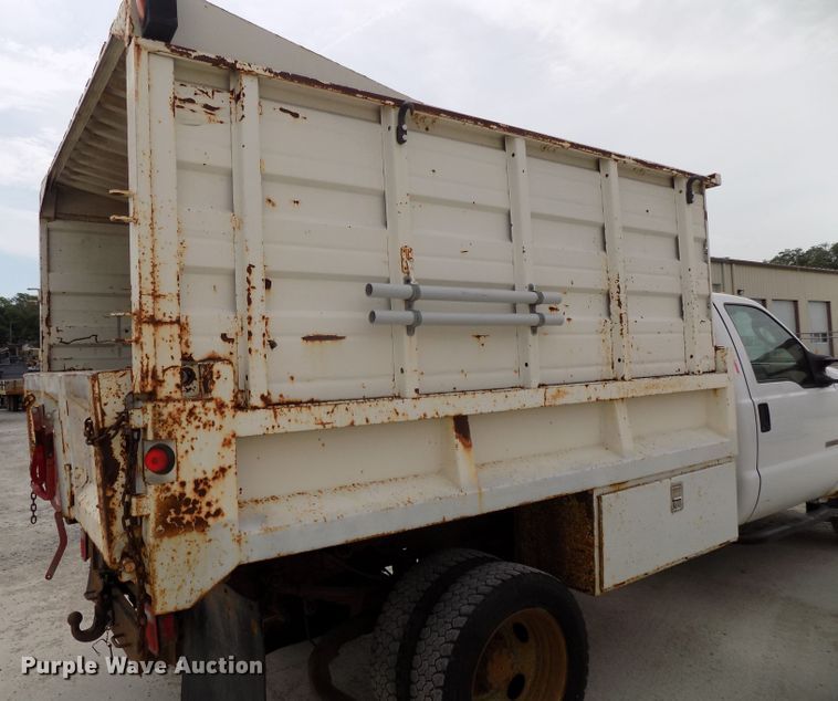 image for item DG2641 2004 Ford F550 Super Duty XL  dump truck