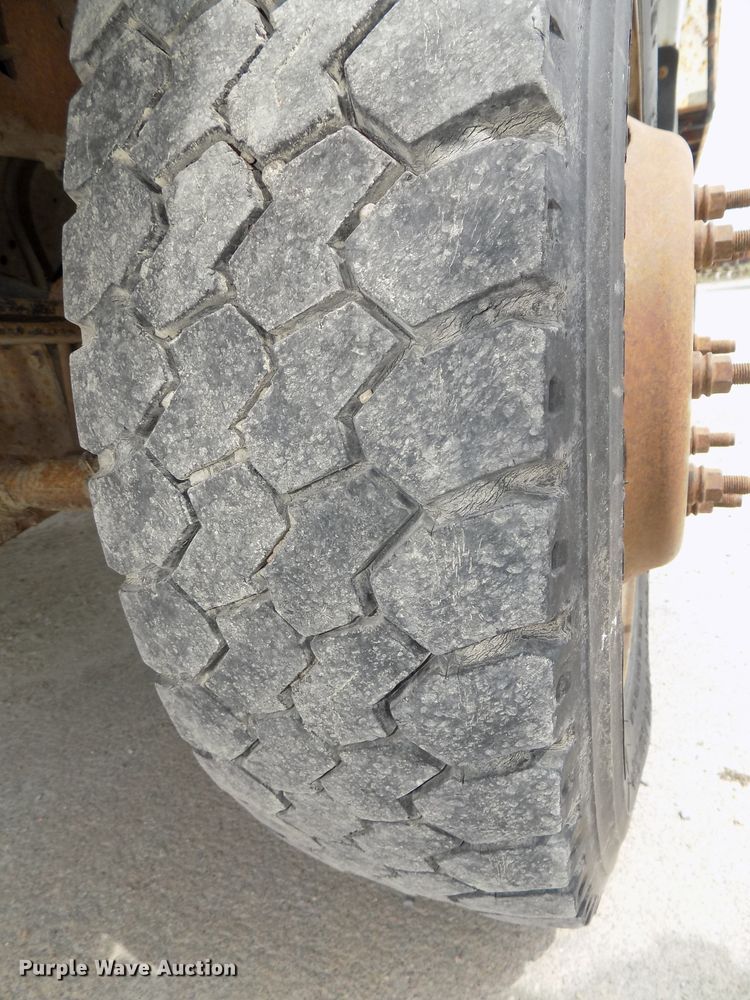 image for item DG2641 2004 Ford F550 Super Duty XL  dump truck