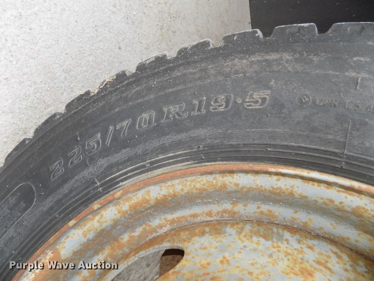 image for item DG2641 2004 Ford F550 Super Duty XL  dump truck