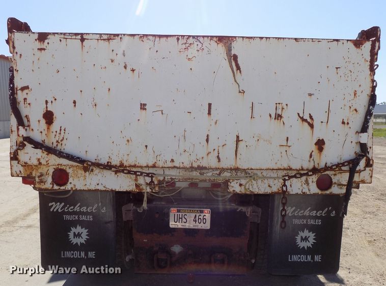 image for item DG2644 1993 International 4700  dump truck