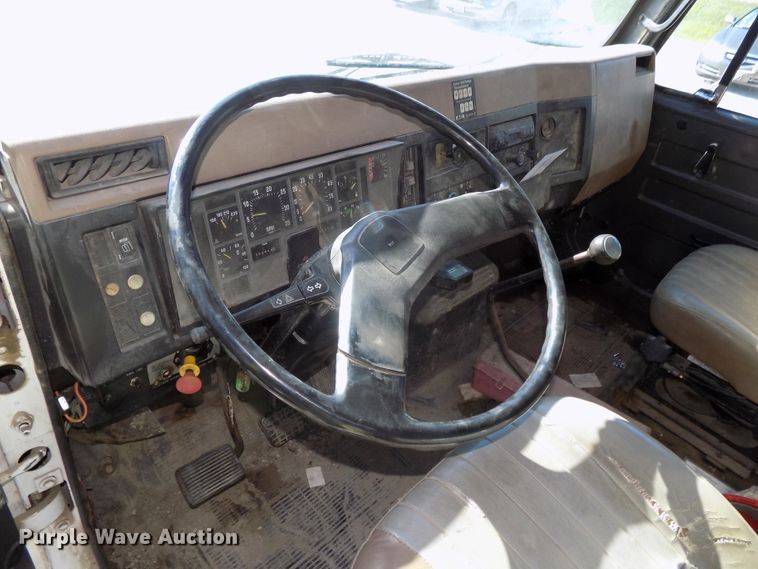 image for item DG2644 1993 International 4700  dump truck