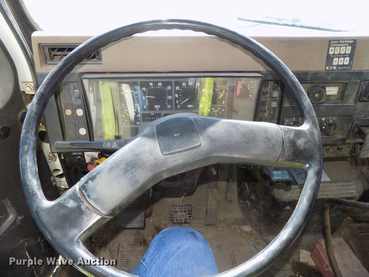 image for item DG2644 1993 International 4700  dump truck