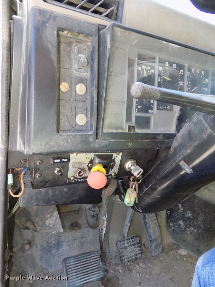 image for item DG2644 1993 International 4700  dump truck