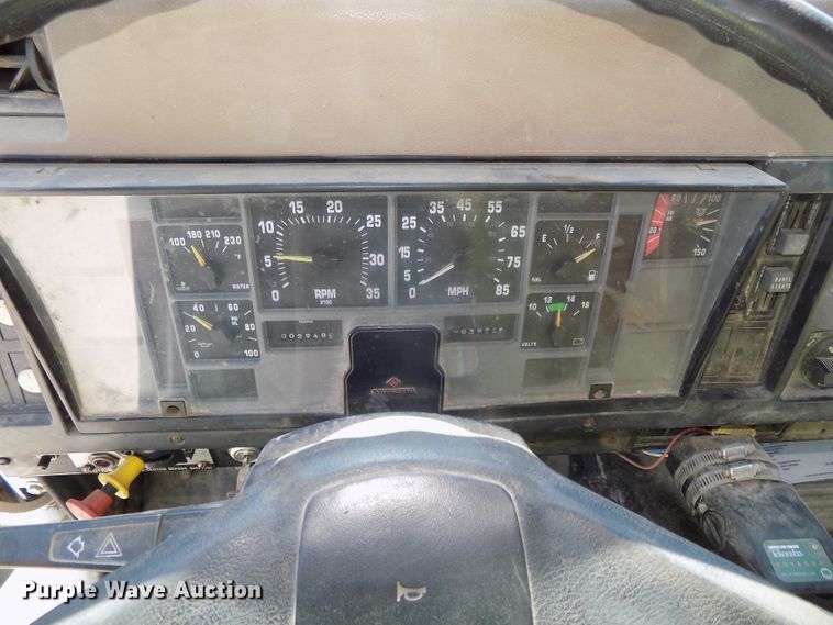 image for item DG2644 1993 International 4700  dump truck