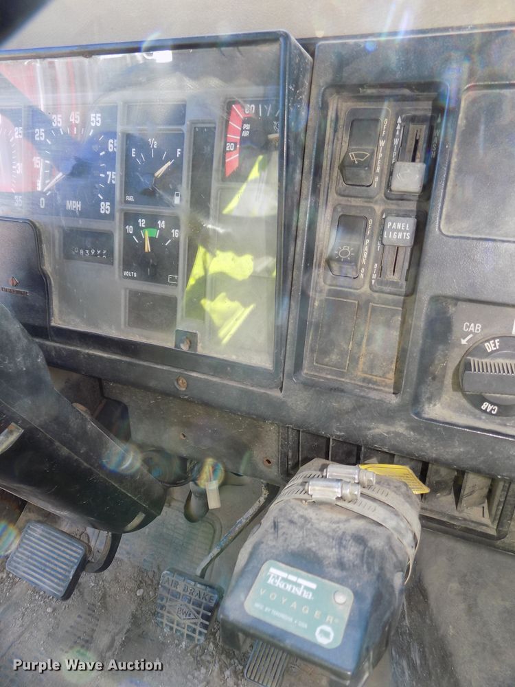 image for item DG2644 1993 International 4700  dump truck