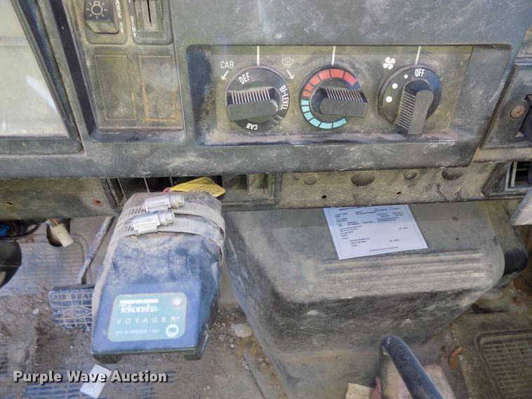 image for item DG2644 1993 International 4700  dump truck