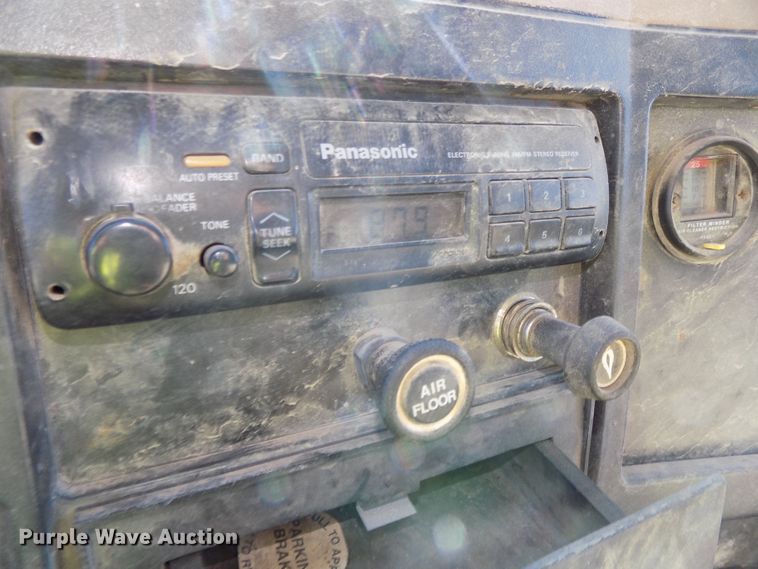 image for item DG2644 1993 International 4700  dump truck