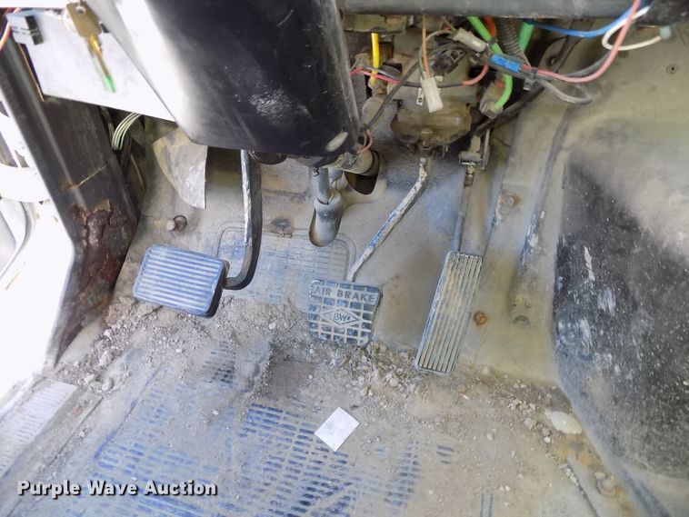 image for item DG2644 1993 International 4700  dump truck