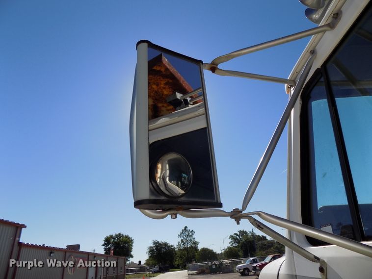 image for item DG2644 1993 International 4700  dump truck