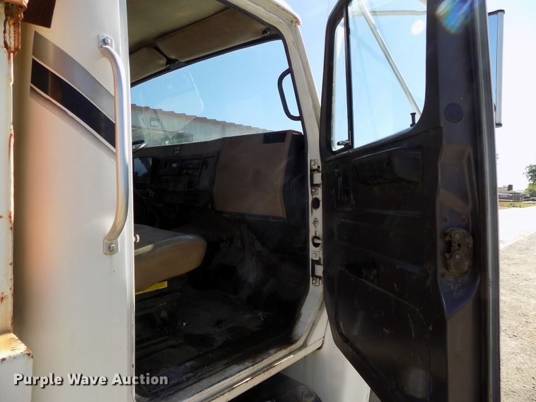 image for item DG2644 1993 International 4700  dump truck