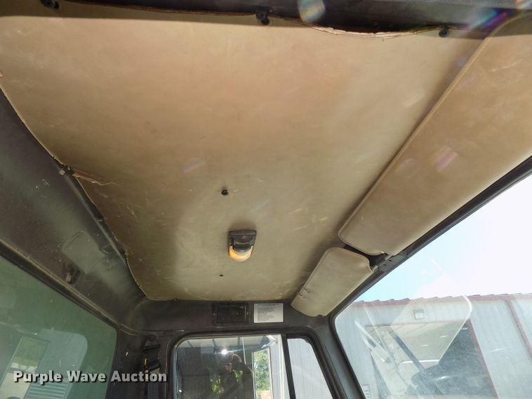 image for item DG2644 1993 International 4700  dump truck