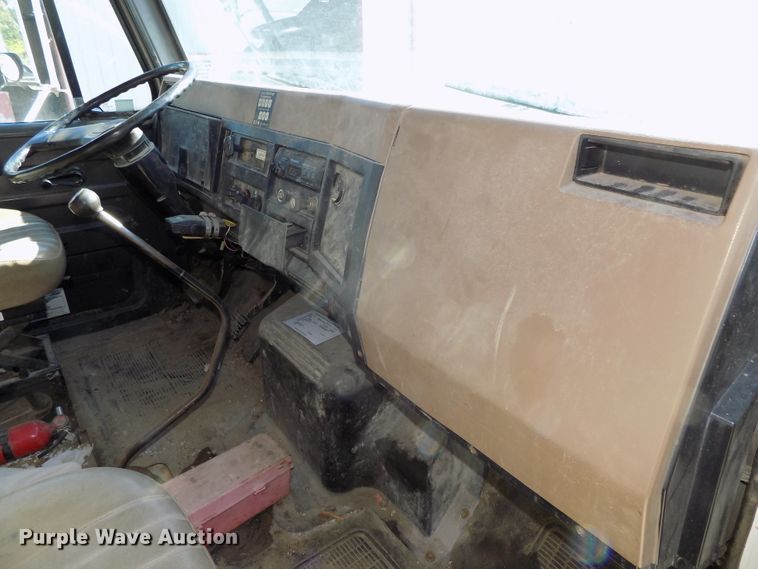 image for item DG2644 1993 International 4700  dump truck