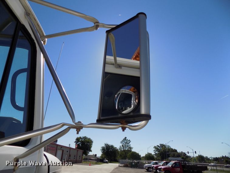 image for item DG2644 1993 International 4700  dump truck