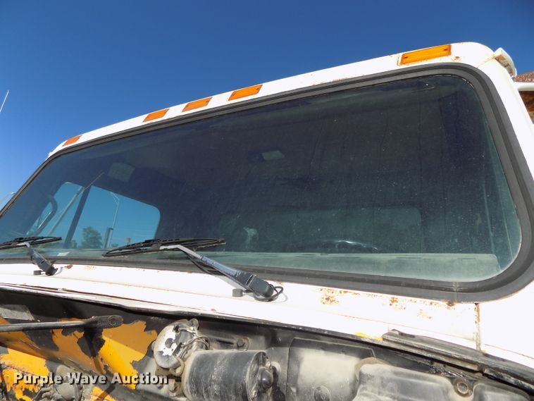 image for item DG2644 1993 International 4700  dump truck